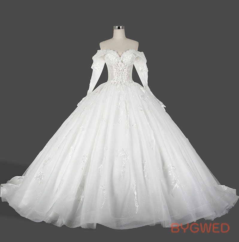 Court style vintage bridals wedding dress 29678